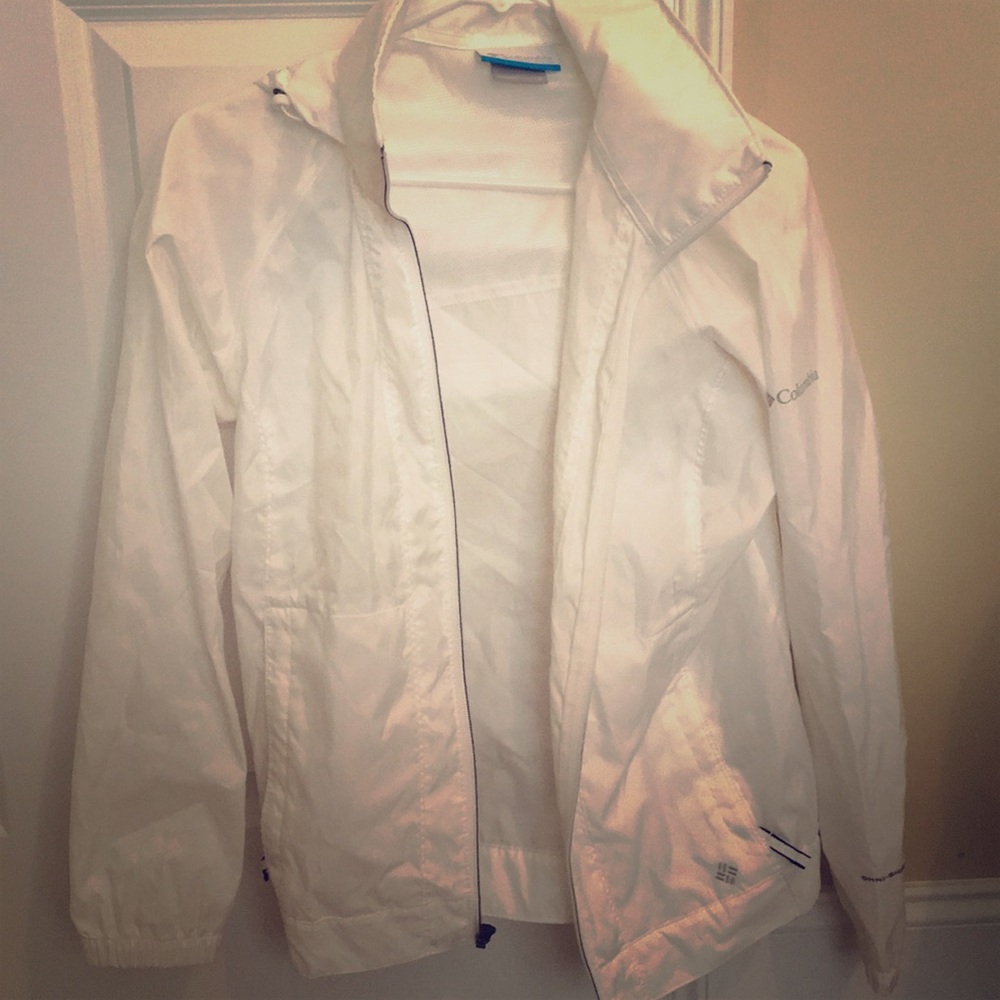 Columbia rain jacket, can tuck in hood